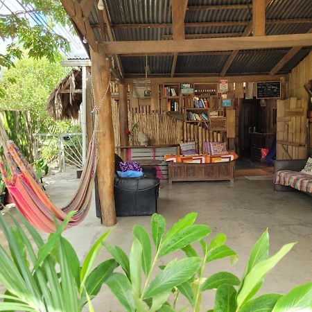 Albergue Roots Family Puerto Viejo de Talamanca Exterior foto
