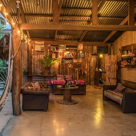Albergue Roots Family Puerto Viejo de Talamanca Exterior foto