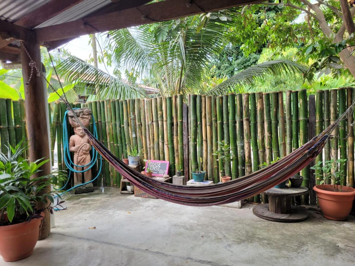 Albergue Roots Family Puerto Viejo de Talamanca Exterior foto