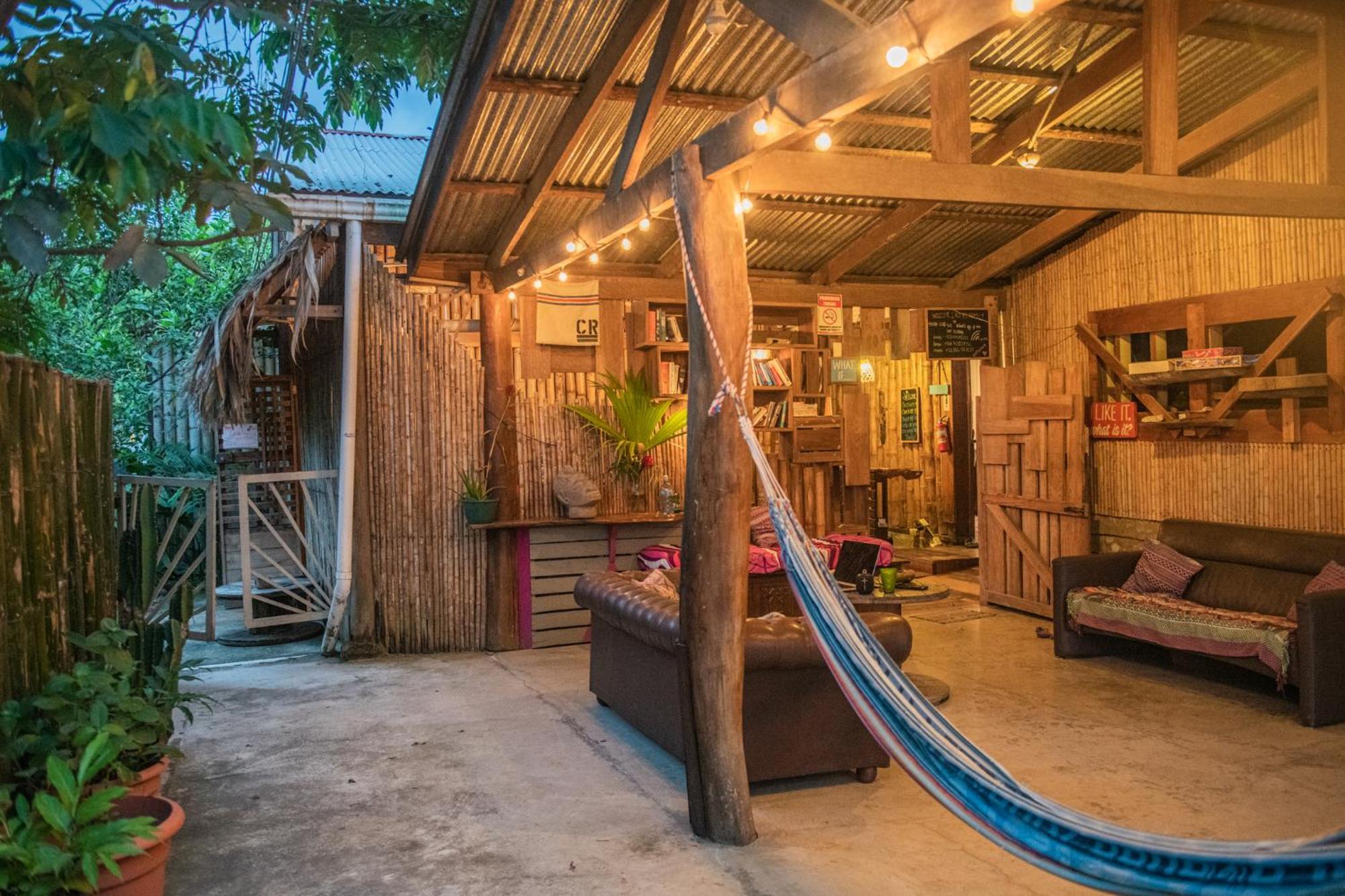 Albergue Roots Family Puerto Viejo de Talamanca Exterior foto