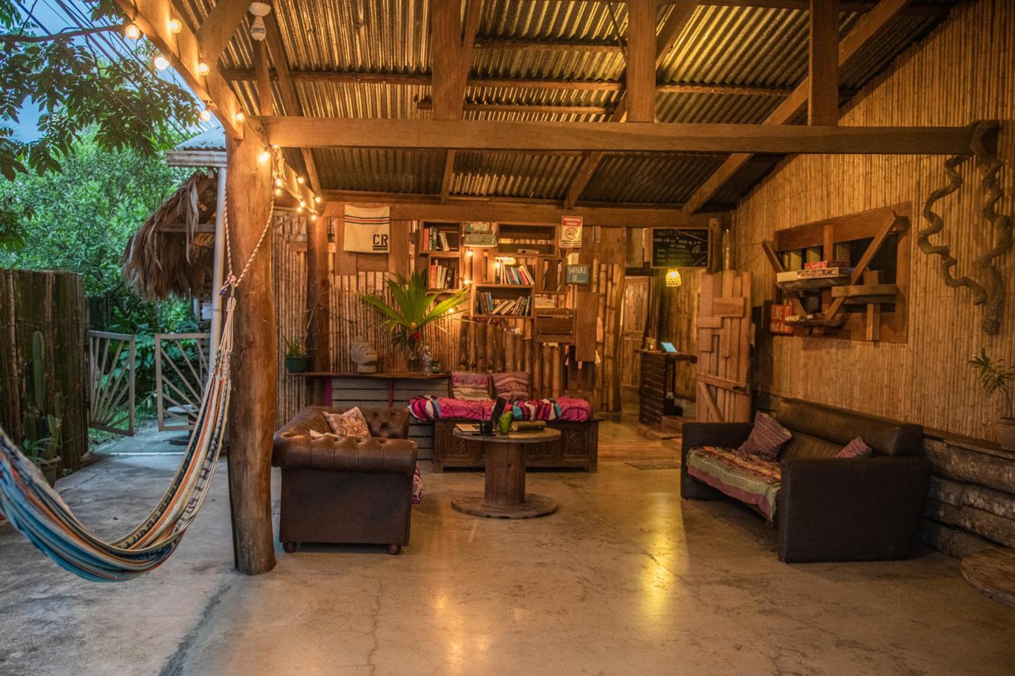 Albergue Roots Family Puerto Viejo de Talamanca Exterior foto