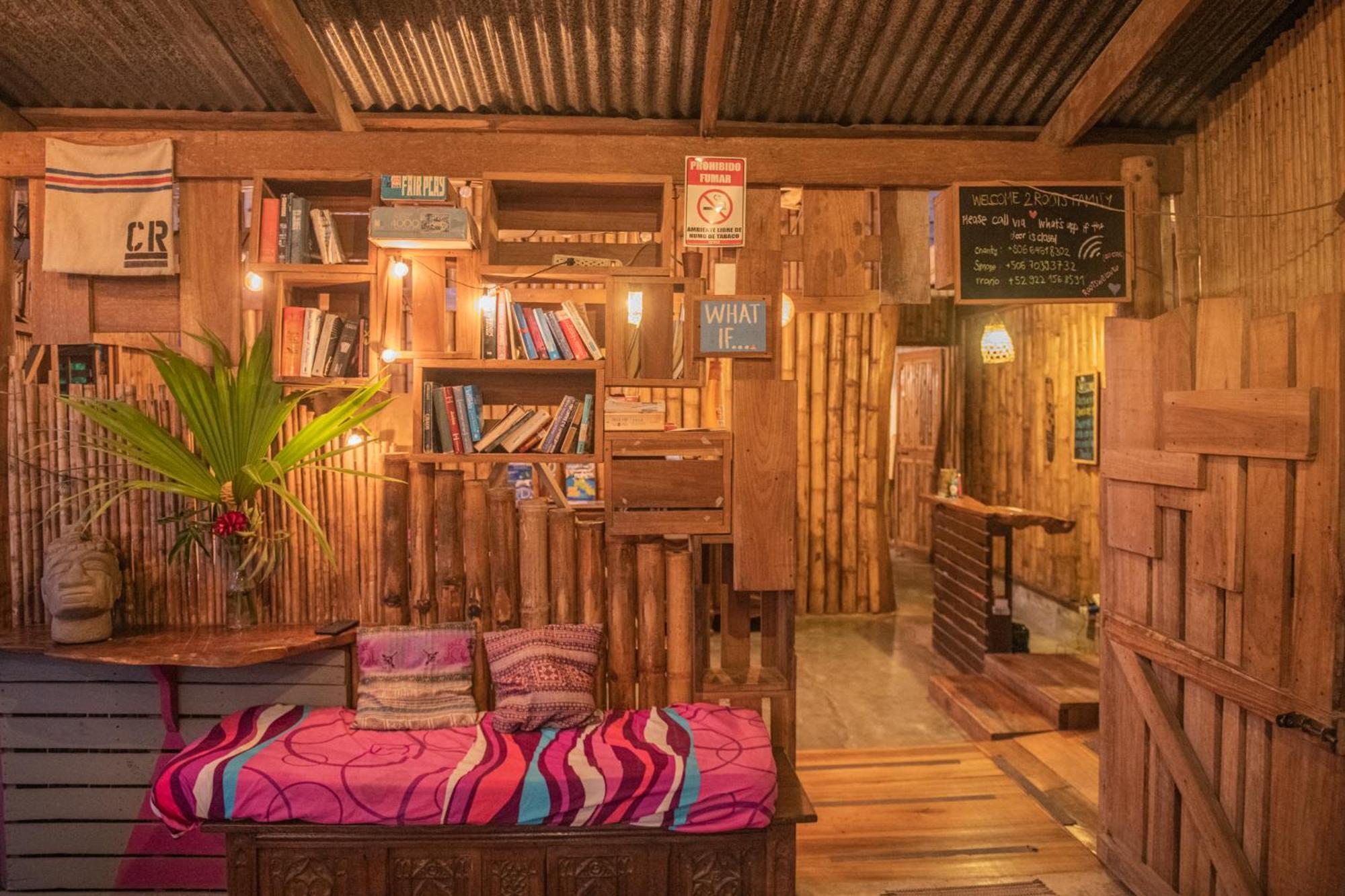 Albergue Roots Family Puerto Viejo de Talamanca Exterior foto